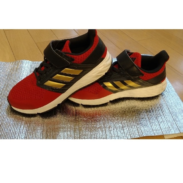 adidas(アディダス)のアディダス　20センチ　スニーカー キッズ/ベビー/マタニティのキッズ靴/シューズ(15cm~)(スニーカー)の商品写真