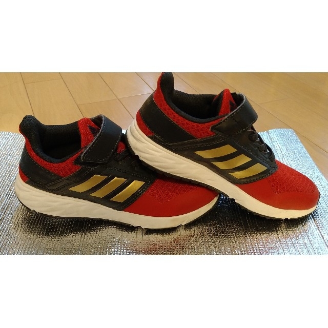 adidas(アディダス)のアディダス　20センチ　スニーカー キッズ/ベビー/マタニティのキッズ靴/シューズ(15cm~)(スニーカー)の商品写真