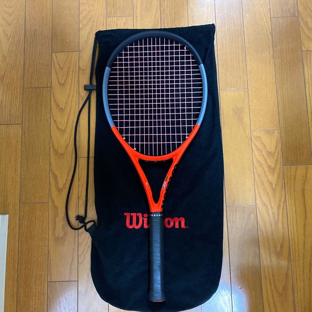 wilson(ウィルソン)のウィルソン　クラッシュ100 リバース　 Gサイズ1 純正ソフトケース付き  スポーツ/アウトドアのテニス(ラケット)の商品写真