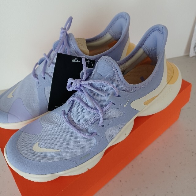 新品 NIKE ランニングシューズ 25cm