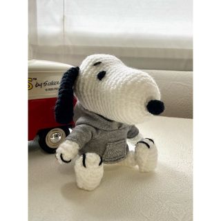 スヌーピー(SNOOPY)のスヌーピー（パーカー着）⭐️ハンドメイドあみぐるみ／ぬいぐるみ(あみぐるみ)