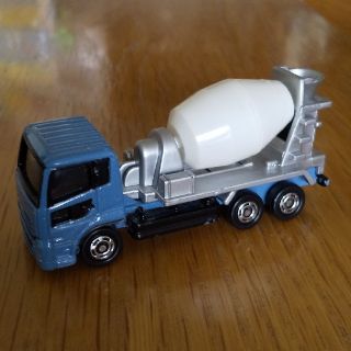 タカラトミー(Takara Tomy)のトミカ No.53  日産ディーゼル クオン ミキサー車(ミニカー)