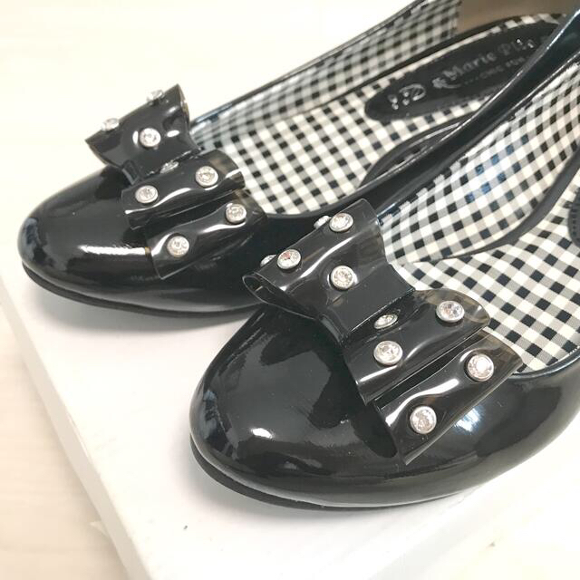Marie femme(マリーファム)の⭐︎新品⭐︎Marie Plieパンプス・レインシューズ23cm黒リボン付 レディースの靴/シューズ(ハイヒール/パンプス)の商品写真