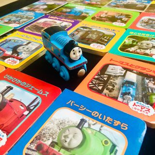 トーマス　ミニ絵本18冊&  木製トーマス　セット(絵本/児童書)