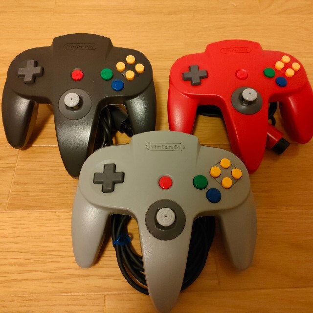 NINTENDO 64(ニンテンドウ64)の【美品】ニンテンドー64 コントローラー 3個セット エンタメ/ホビーのゲームソフト/ゲーム機本体(家庭用ゲーム機本体)の商品写真