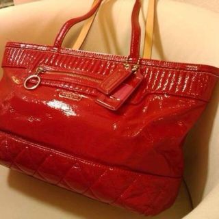 Coach(コーチ)ポピーリキッドグロスレッドトートバッグ