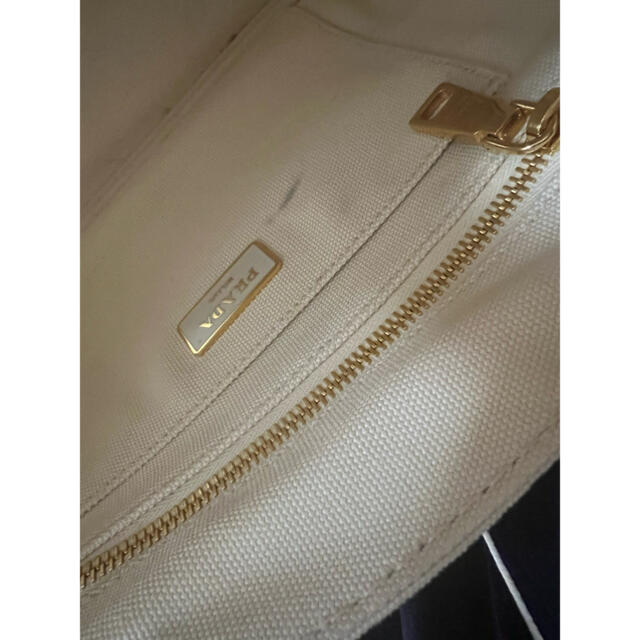 ホワイト PRADA カナパの通販 by みみ's shop|プラダならラクマ ...