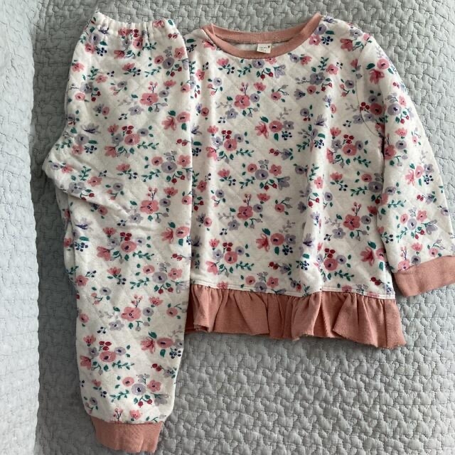 F.O.KIDS(エフオーキッズ)のパジャマ　花柄　ニット　キルト　アプレレクール　ピンク　フレア　100  女の子 キッズ/ベビー/マタニティのキッズ服女の子用(90cm~)(パジャマ)の商品写真