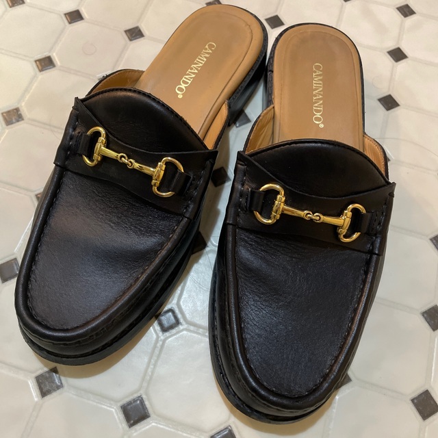 DEUXIEME CLASSE(ドゥーズィエムクラス)の商談中【カミナンド】BIT MOCCASINS SLIPPERS 24-24.5 レディースの靴/シューズ(ローファー/革靴)の商品写真