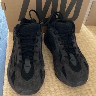 アディダス(adidas)のYEEZY BOOST 700 V2 VANTA (BLACK)(スニーカー)