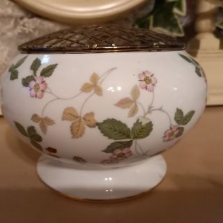 ウェッジウッド(WEDGWOOD)の希少　ウェッジウッドワイルドストロベリー　フラワーアレンジポット(テーブル用品)