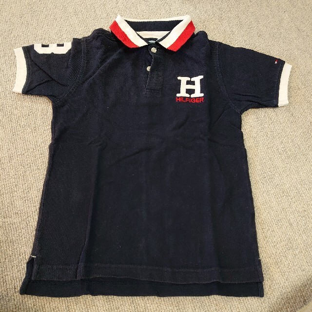 TOMMY HILFIGER(トミーヒルフィガー)の☆美品☆トミーヒルフィガー  ポロシャツ キッズ/ベビー/マタニティのキッズ服男の子用(90cm~)(Tシャツ/カットソー)の商品写真