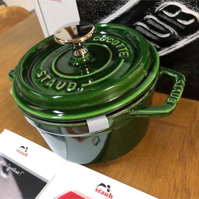 STAUB(ストウブ)の新品14cm STAUB ストウブ バジルグリーン ココット ラウンド インテリア/住まい/日用品のキッチン/食器(鍋/フライパン)の商品写真