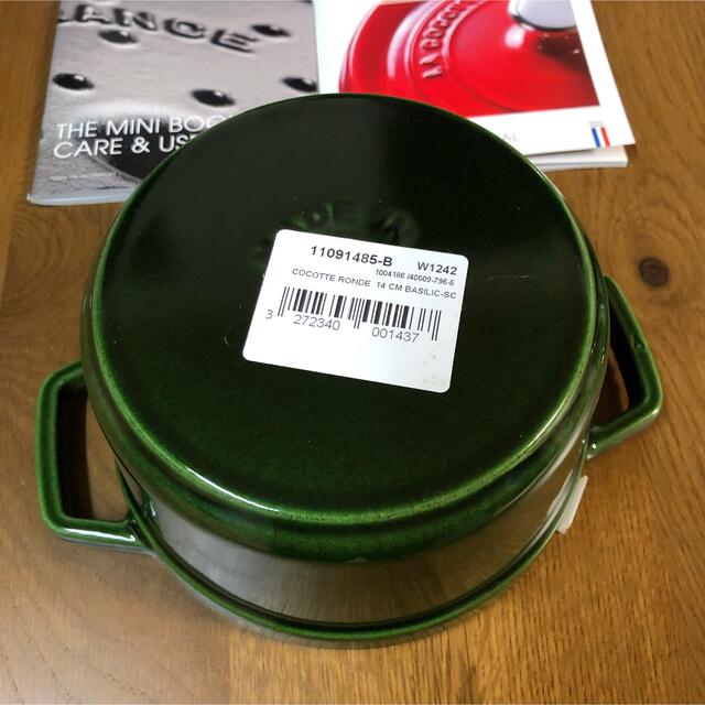 STAUB(ストウブ)の新品14cm STAUB ストウブ バジルグリーン ココット ラウンド インテリア/住まい/日用品のキッチン/食器(鍋/フライパン)の商品写真