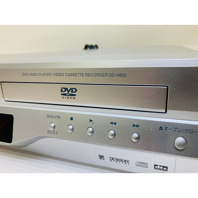東芝(トウシバ)の東芝　SD-V600 DVDビデオデッキ メンテナンス済　純正リモコン＋設明書 スマホ/家電/カメラのテレビ/映像機器(その他)の商品写真