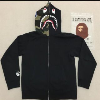 アベイシングエイプ(A BATHING APE)の希少 APE BAPELAND 1周年 記念 シャークパーカー 黒 Mサイズ(パーカー)