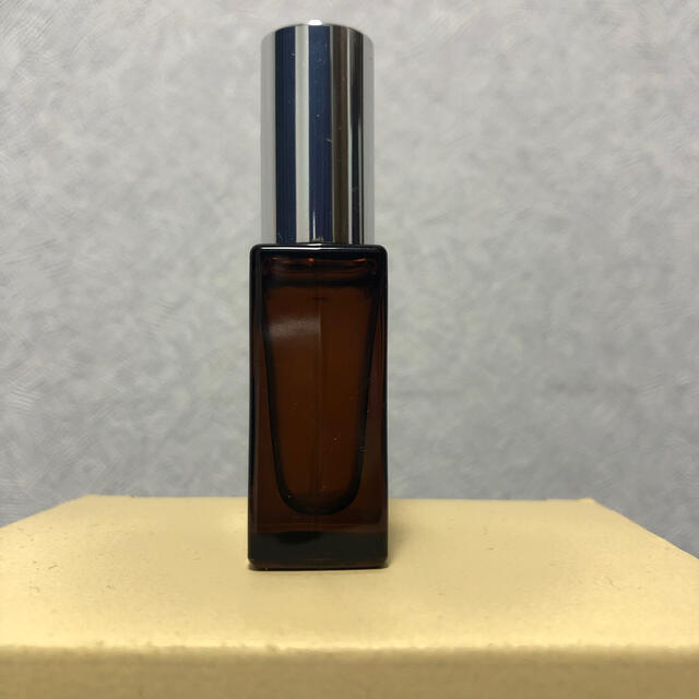 AUX PARADIS(オゥパラディ)のaux paradis キンモクセイ　15ml コスメ/美容の香水(香水(女性用))の商品写真