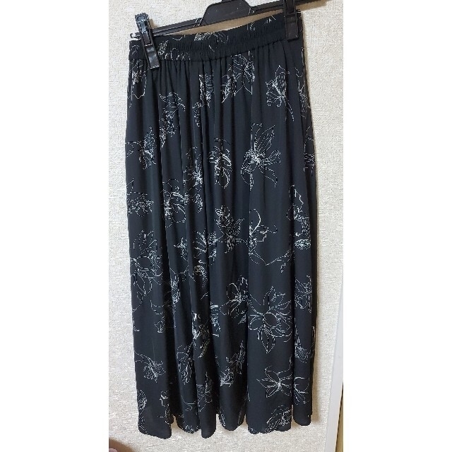 INGNI(イング)のINGNI　花柄　黒　ロングスカート レディースのスカート(ロングスカート)の商品写真