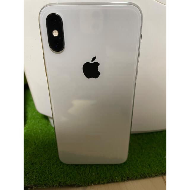 iPhone(アイフォーン)の　超美品　Phone Xs Silver 64 GB SIM解除済み スマホ/家電/カメラのスマートフォン/携帯電話(携帯電話本体)の商品写真