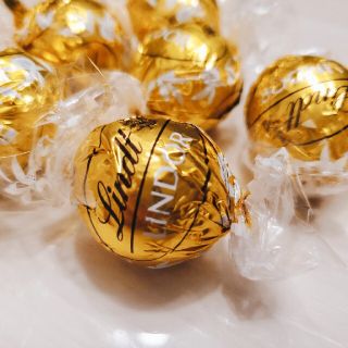 リンツ(Lindt)の【ホワイト 56個】リンツ リンドール チョコレート 56個セット(菓子/デザート)