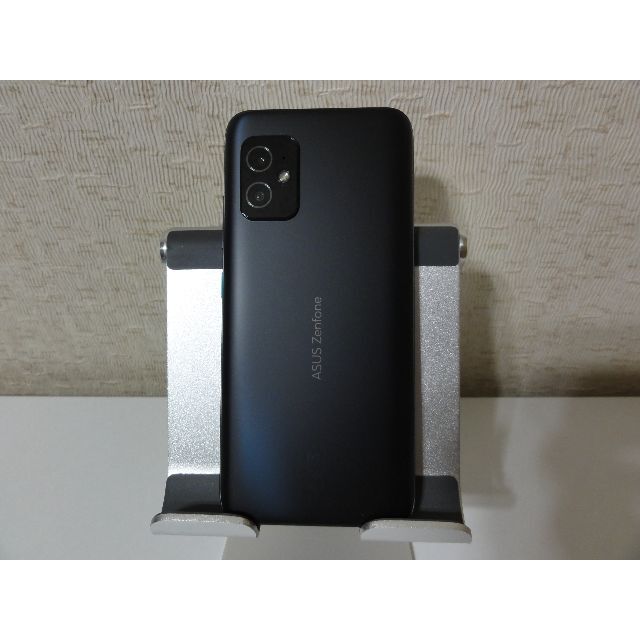 ASUS(エイスース)の【美品】Zenfone8 8GB/256GB ブラック 国内版SIMフリー スマホ/家電/カメラのスマートフォン/携帯電話(スマートフォン本体)の商品写真