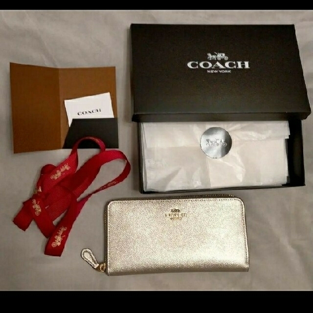 COACH(コーチ)のcoach グレインレザージップウォレット ゴールド レディースのファッション小物(財布)の商品写真