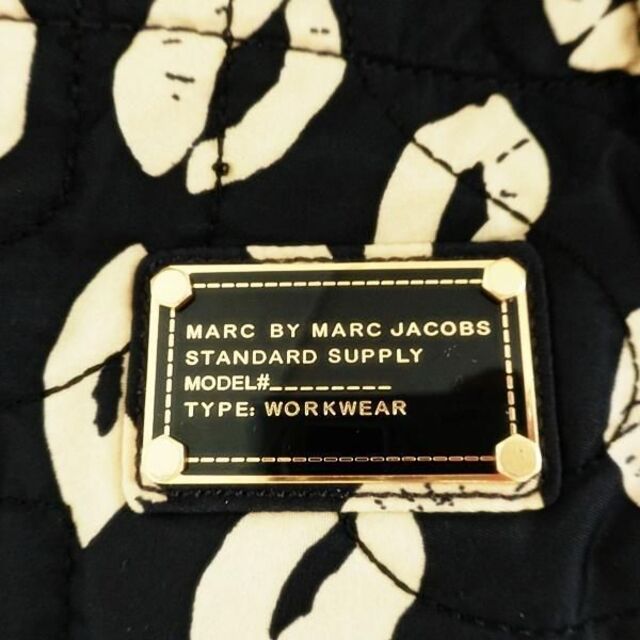 MARC BY MARC JACOBS(マークバイマークジェイコブス)のMARK BY MARC JACOBS リップスBAG 黒にイエローの模様が印象 レディースのバッグ(トートバッグ)の商品写真