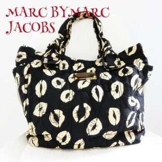 マークバイマークジェイコブス(MARC BY MARC JACOBS)のMARK BY MARC JACOBS リップスBAG 黒にイエローの模様が印象(トートバッグ)