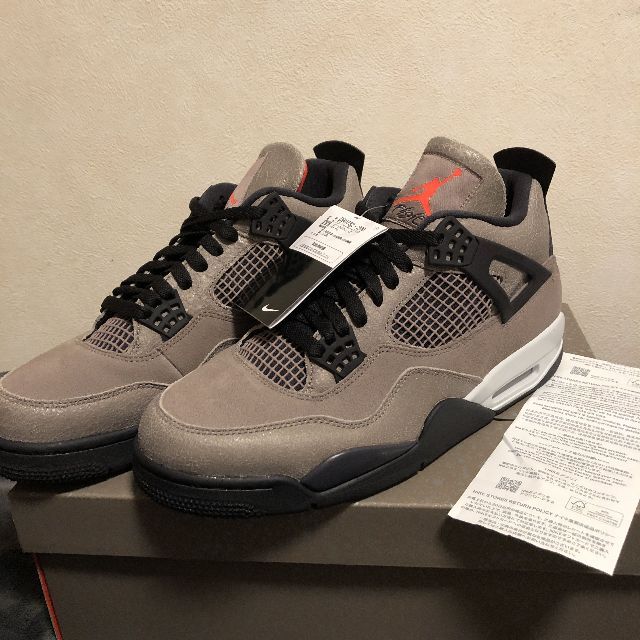 NIKE AIR JORDAN 4 TAUPE HAZEスニーカー