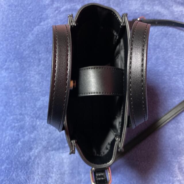 GU(ジーユー)のバーティカルミニショルダーバッグ　ショルダーバッグ　斜めがけ　サックプラ レディースのバッグ(ショルダーバッグ)の商品写真