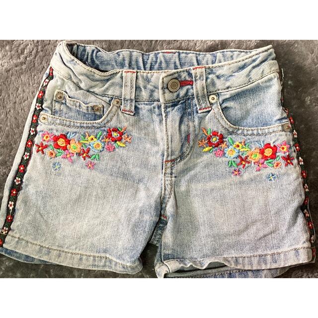 ショーパンデニム　花柄　刺繍 キッズ/ベビー/マタニティのキッズ服女の子用(90cm~)(パンツ/スパッツ)の商品写真