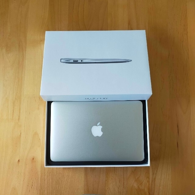 APPLE MacBook Air MJVM2J/A Core i5 4,096116インチ画面解像度