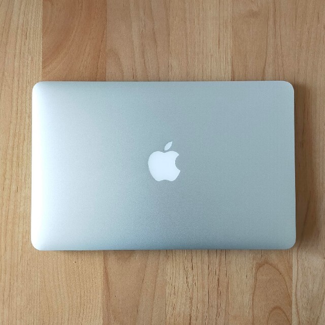 APPLE MacBook Air MJVM2J/A Core i5 4,096116インチ画面解像度