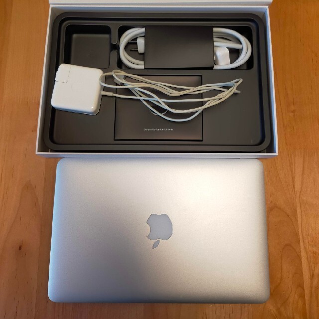 APPLE MacBook Air MJVM2J/A Core i5 4,096116インチ画面解像度