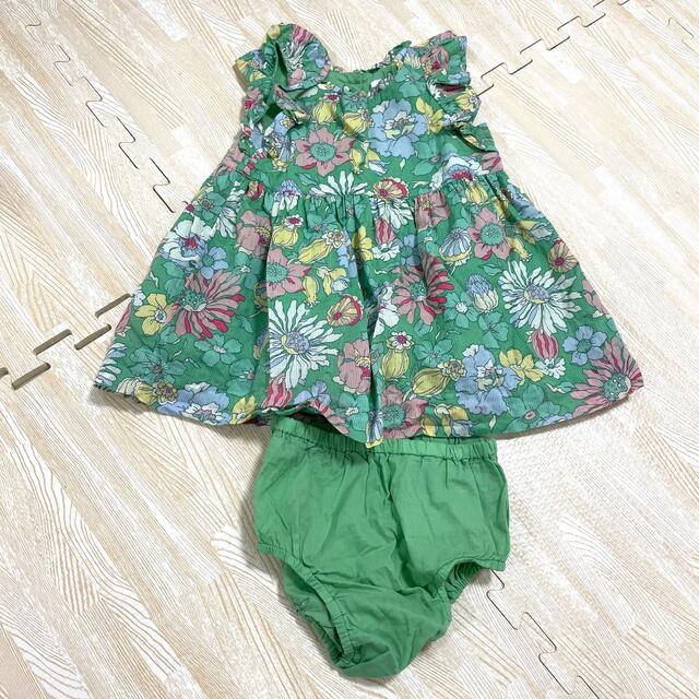 babyGAP(ベビーギャップ)の派手　グリーン　花柄　ワンピース キッズ/ベビー/マタニティのベビー服(~85cm)(ワンピース)の商品写真