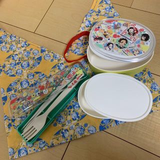 カオウ(花王)の鬼滅の刃　お弁当箱　(弁当用品)