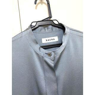 SACRA - 【新品未使用】SACRA サテンバンドカラーシャツの通販 ...