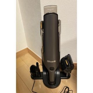 Shark シャーク 充電式 サイクロンハンディクリーナー CH951Jの通販 by