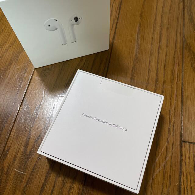 Apple(アップル)のAirPods 第二世代 スマホ/家電/カメラのオーディオ機器(ヘッドフォン/イヤフォン)の商品写真