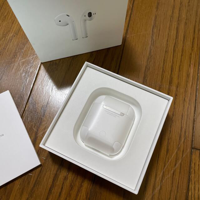 Apple(アップル)のAirPods 第二世代 スマホ/家電/カメラのオーディオ機器(ヘッドフォン/イヤフォン)の商品写真