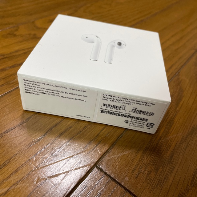 Apple(アップル)のAirPods 第二世代 スマホ/家電/カメラのオーディオ機器(ヘッドフォン/イヤフォン)の商品写真