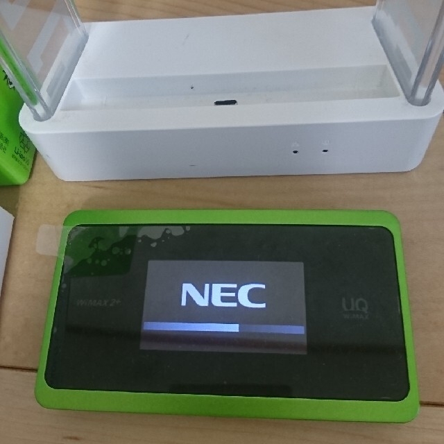 NEC(エヌイーシー)のSpeed Wi-Fi NEXT WX06 NAD36SGU ライムグリーン スマホ/家電/カメラのスマホアクセサリー(その他)の商品写真