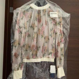 リリーブラウン(Lily Brown)の新品タグ付きリリーブラウンフラワー柄チュールトップス(シャツ/ブラウス(長袖/七分))