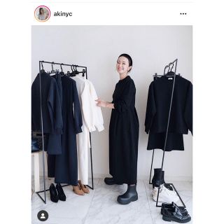 バーニーズニューヨーク(BARNEYS NEW YORK)のSYNE TOKYO シントウキョウ×翁安芸さん コラボ※１度使用ネイビーXS(ロングワンピース/マキシワンピース)