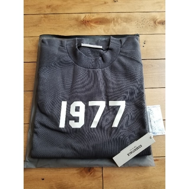 ESSENTIALS 1977 スウェットTシャツ