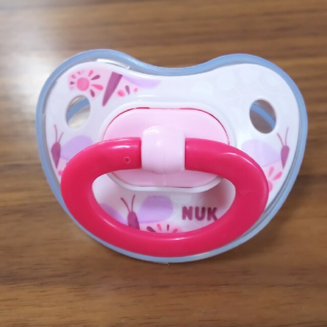 NUK おしゃぶり 0~6ヶ月用 キッズ/ベビー/マタニティの授乳/お食事用品(その他)の商品写真