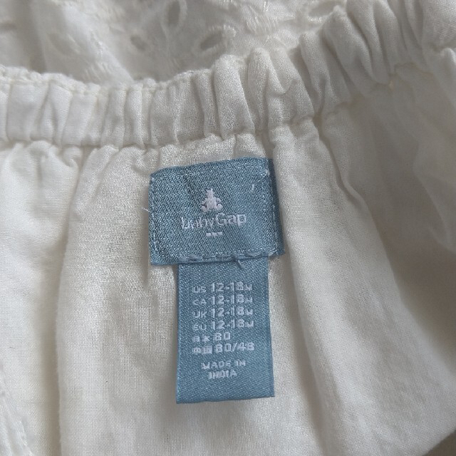 babyGAP(ベビーギャップ)のbabyGAP 刺繍レースワンピース 80 キッズ/ベビー/マタニティのベビー服(~85cm)(ワンピース)の商品写真