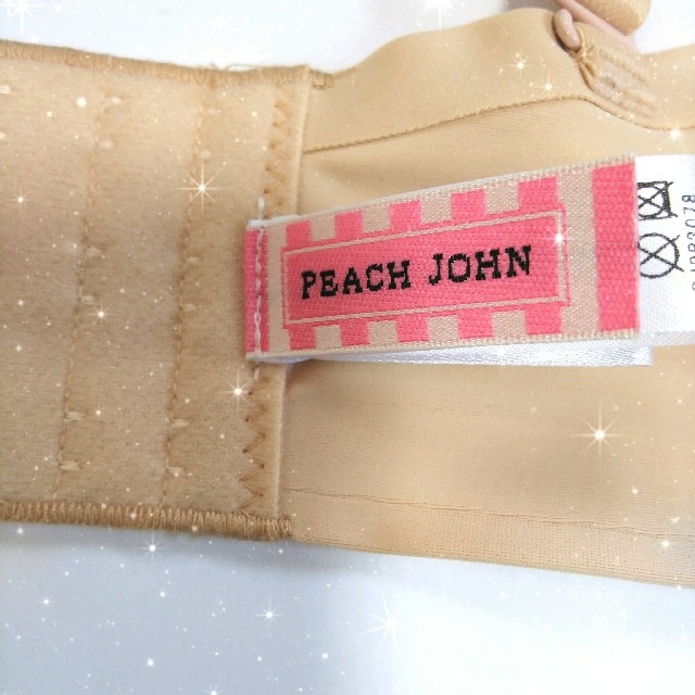 PEACH JOHN(ピーチジョン)のピーチ・ジョン アウターにひびきにくい ブラ ベージュ D75 ワコール レディースの下着/アンダーウェア(ブラ)の商品写真