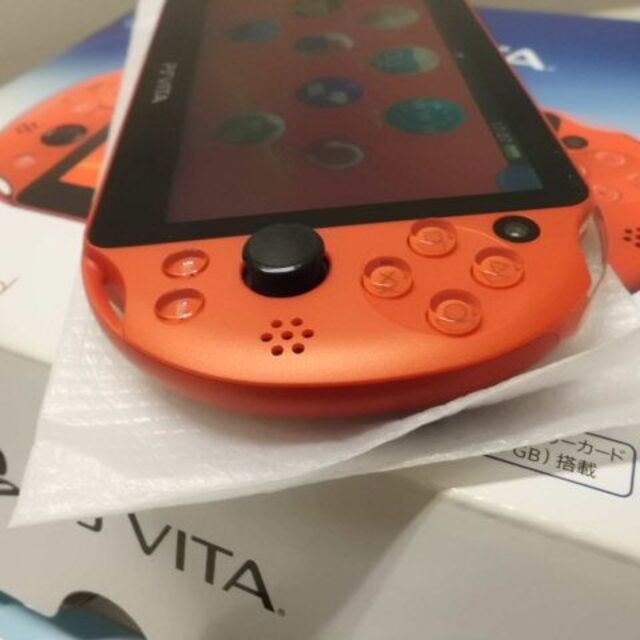 PSVITA PCH-2000 Metallic Red 2