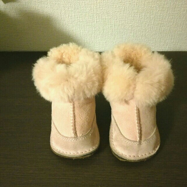 UGG(アグ)のUGGベビーファーブーツ キッズ/ベビー/マタニティのベビー靴/シューズ(~14cm)(ブーツ)の商品写真